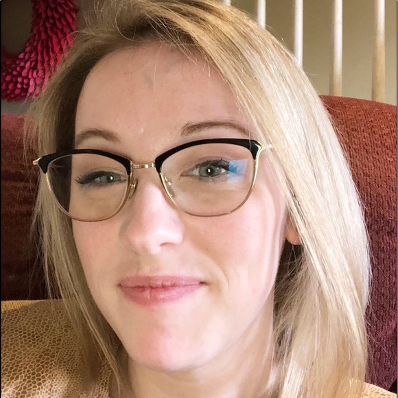 Meet your Posher, Laura - Picture 2 of 2